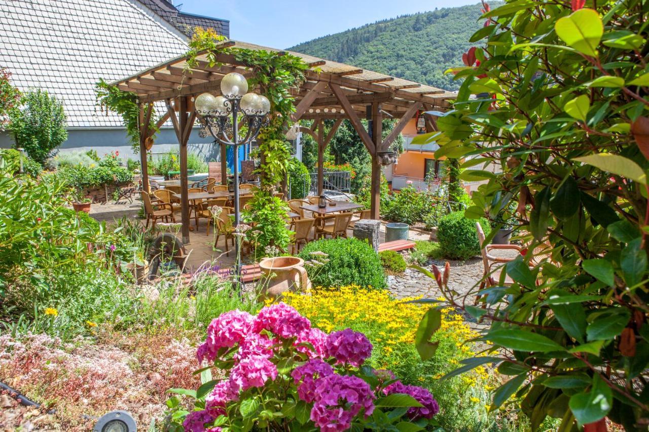 Weinhotel Hubertus Garni Клоттен Экстерьер фото