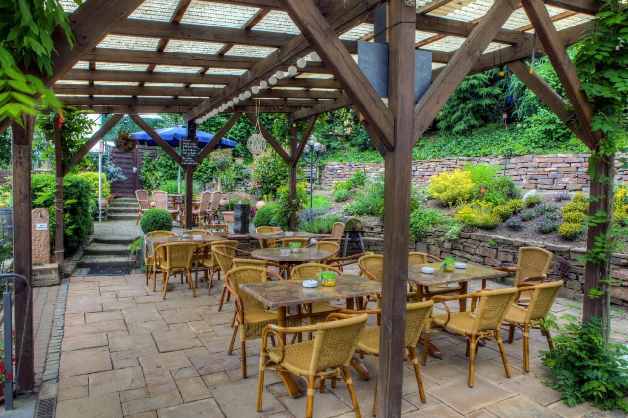Weinhotel Hubertus Garni Клоттен Экстерьер фото