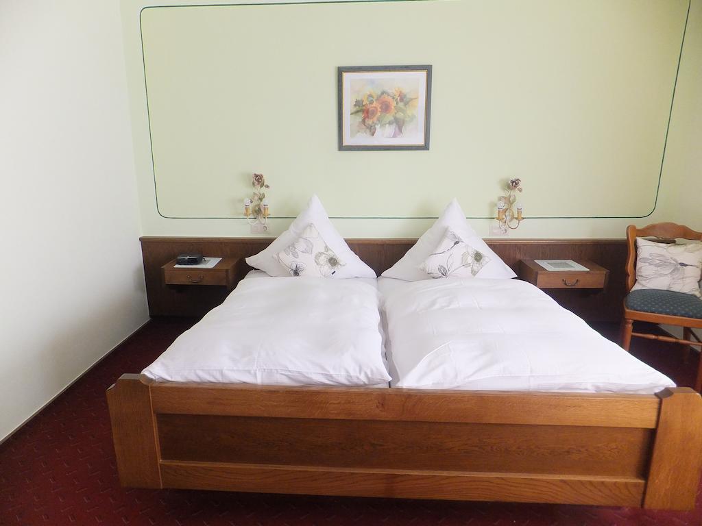 Weinhotel Hubertus Garni Клоттен Номер фото