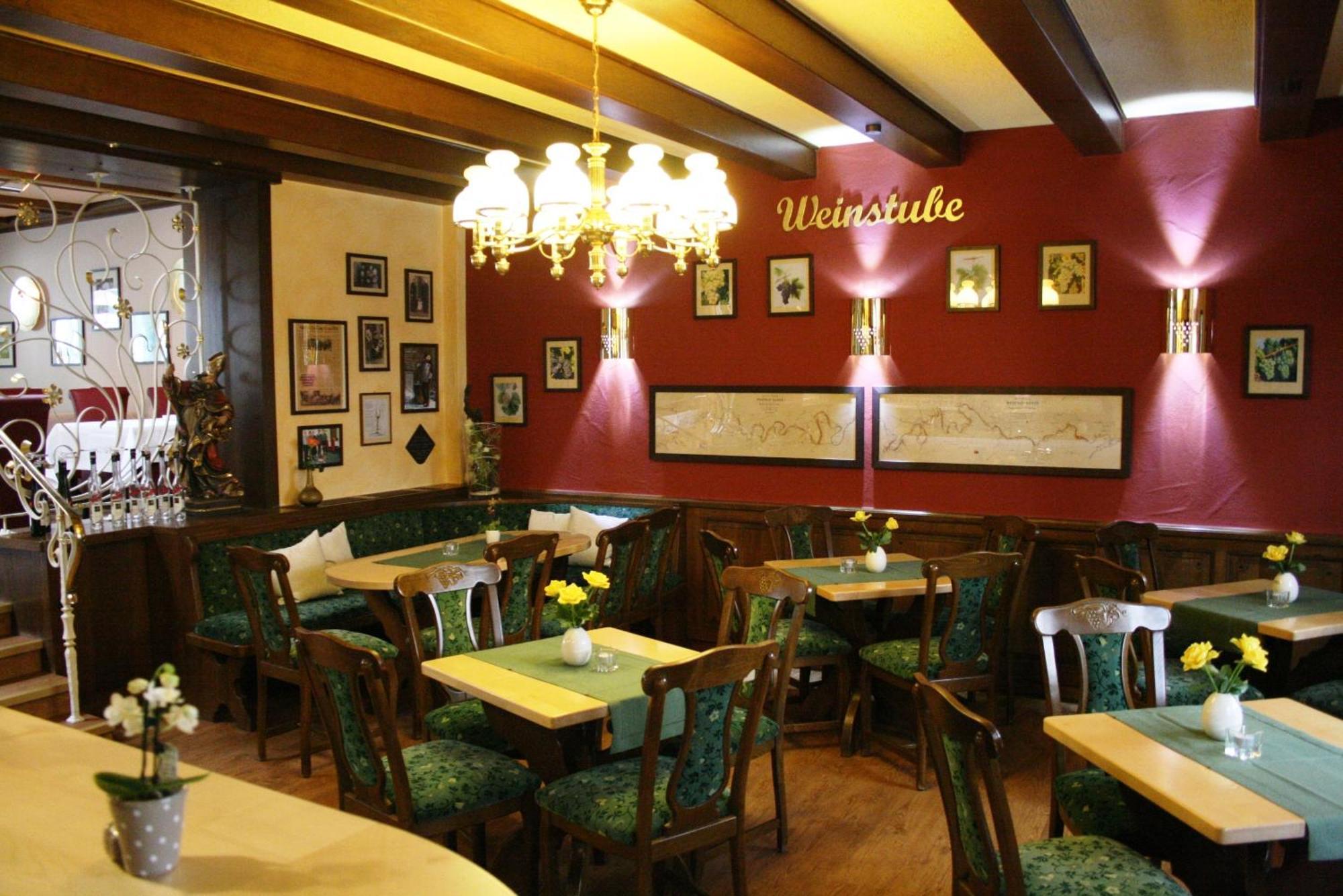 Weinhotel Hubertus Garni Клоттен Экстерьер фото