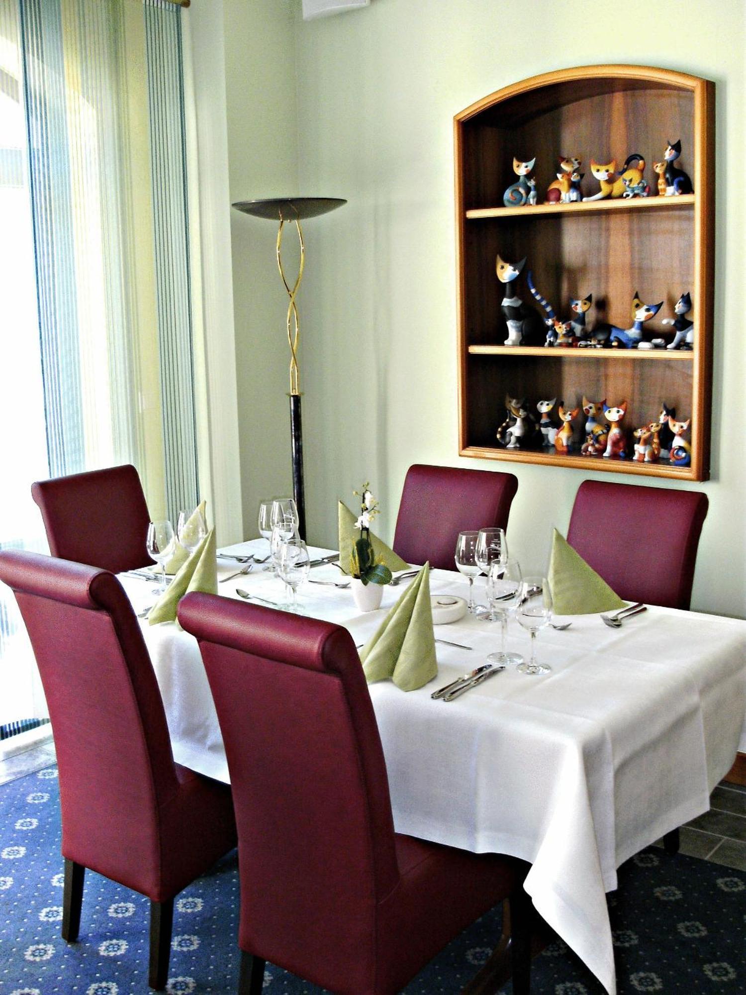 Weinhotel Hubertus Garni Клоттен Экстерьер фото