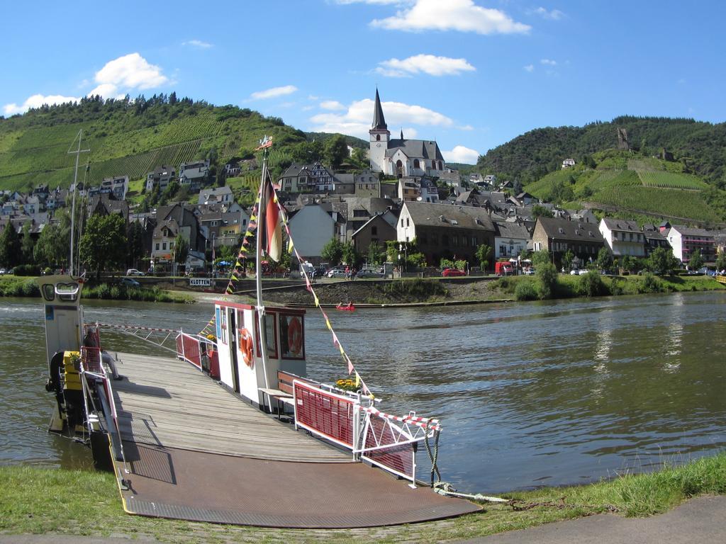 Weinhotel Hubertus Garni Клоттен Экстерьер фото