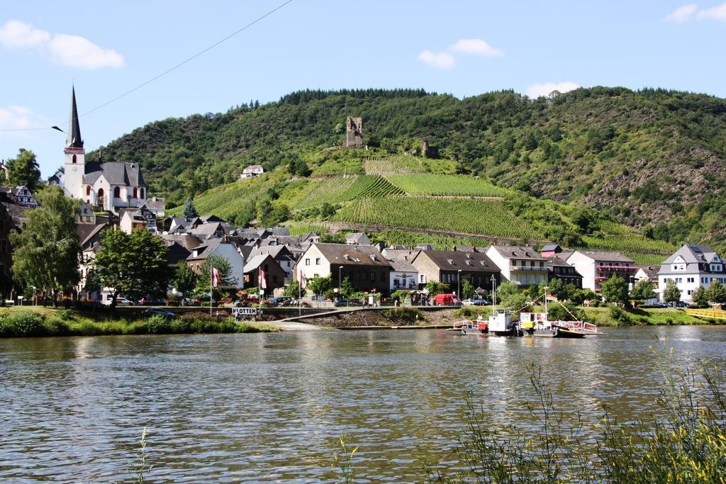 Weinhotel Hubertus Garni Клоттен Экстерьер фото