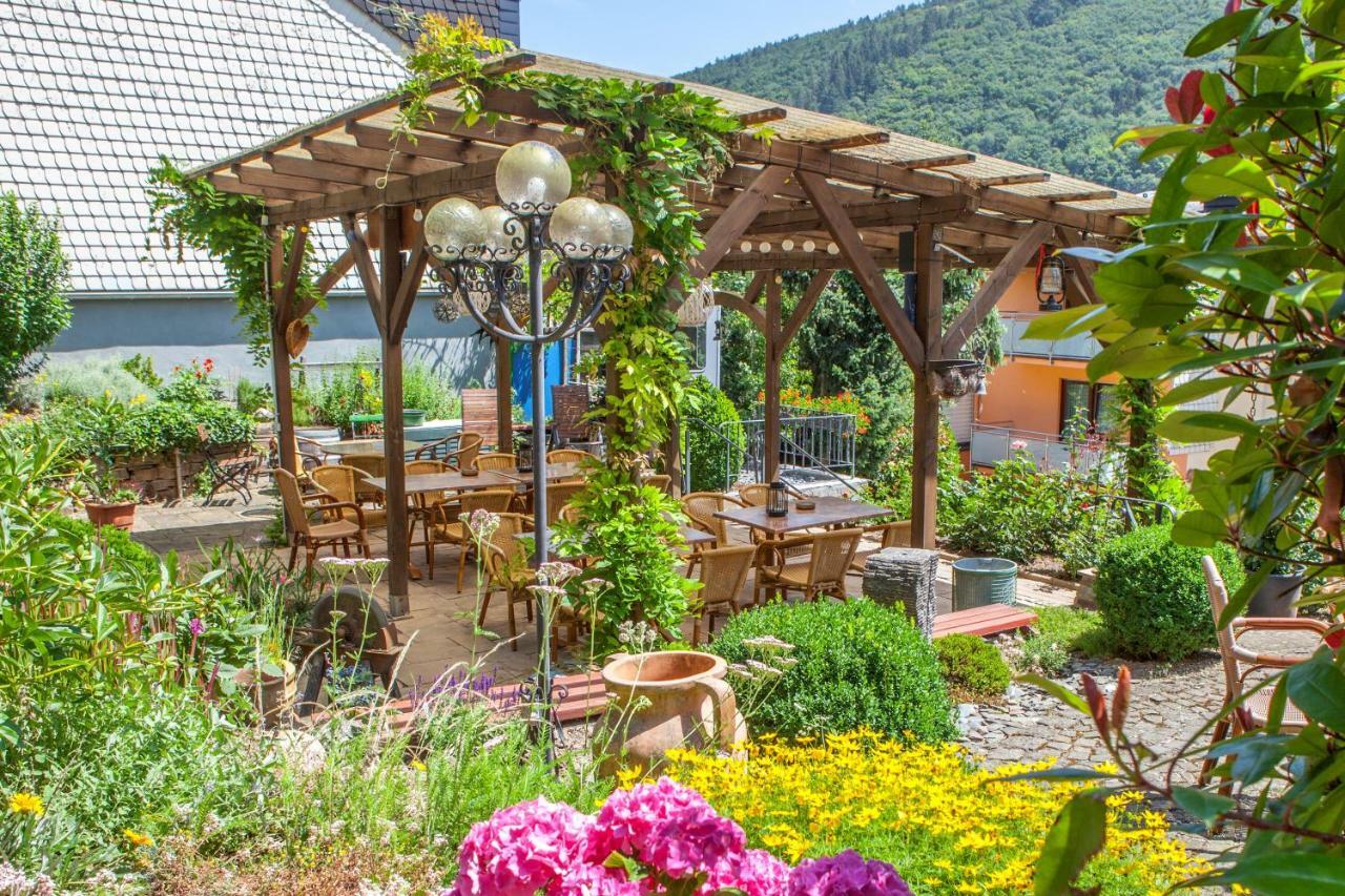 Weinhotel Hubertus Garni Клоттен Экстерьер фото