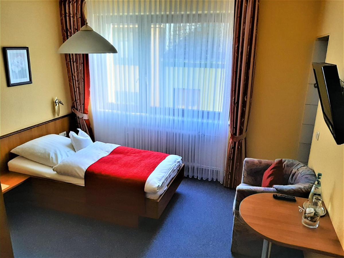Weinhotel Hubertus Garni Клоттен Экстерьер фото